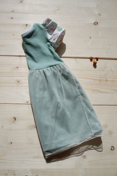 Kleid Gr. 98
