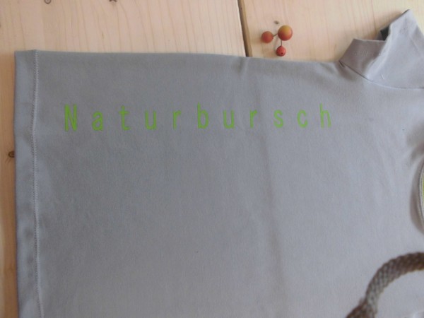 A shirt vertikal